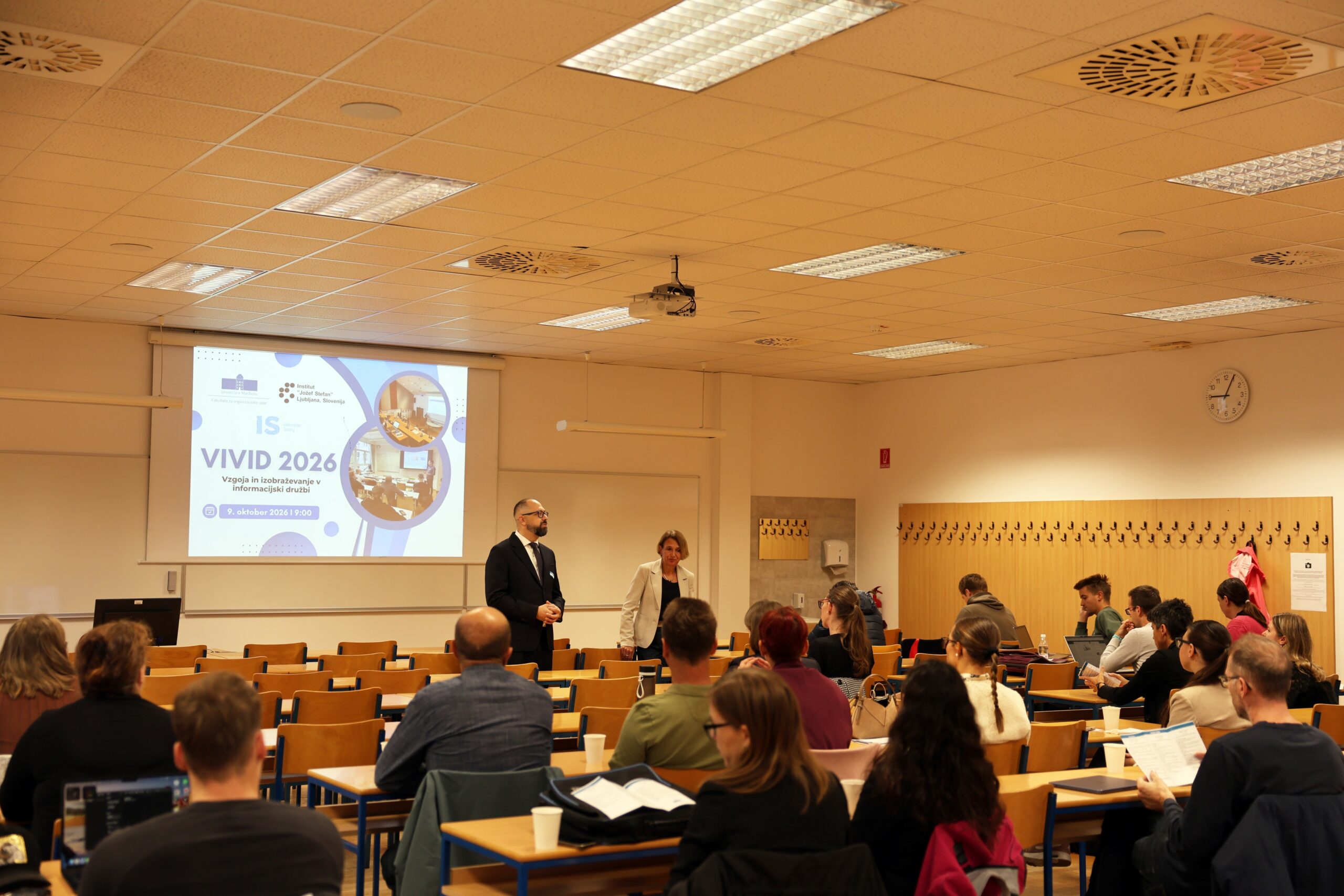 Featured image for “Na Fakulteti za organizacijske vede UM smo uspešno zaključili konferenco VIVID – Vzgoja in izobraževanje v informacijski družbi 2026”