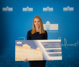 Nagrade sta podelila prof. dr. Dean Korošak, rektor Univerze v Mariboru in prorektor za študentska vprašanja Dejan Gavrić